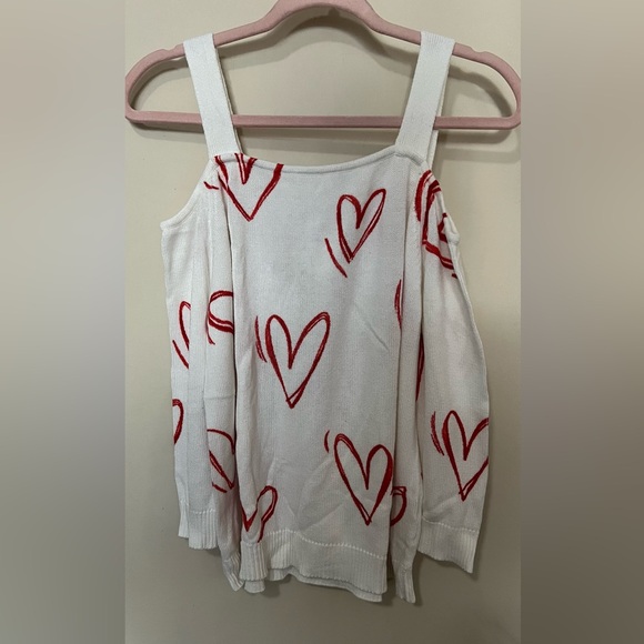 White Tops with heart - Picture 2 of 3